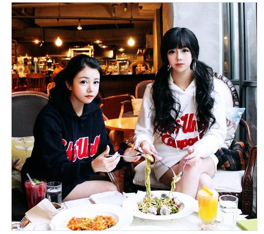 韓国の完璧すぎる美人双子がアジアで話題に ソックリではないがどっちもイイ 12年3月22日 エキサイトニュース