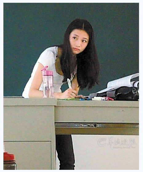 美人すぎる英語の先生が話題に 出席率はサボリなしの100パーセント 12年4月22日 エキサイトニュース