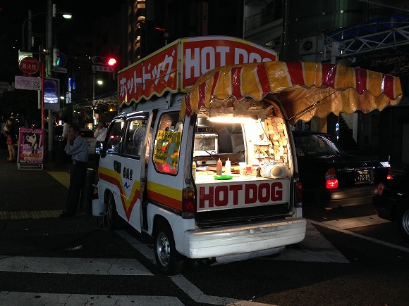 神戸グルメ 飲み後の 〆メシ 真夜中のホットドッグは罪深いうまさ 三ノ宮 春風堂 14年7月6日 エキサイトニュース