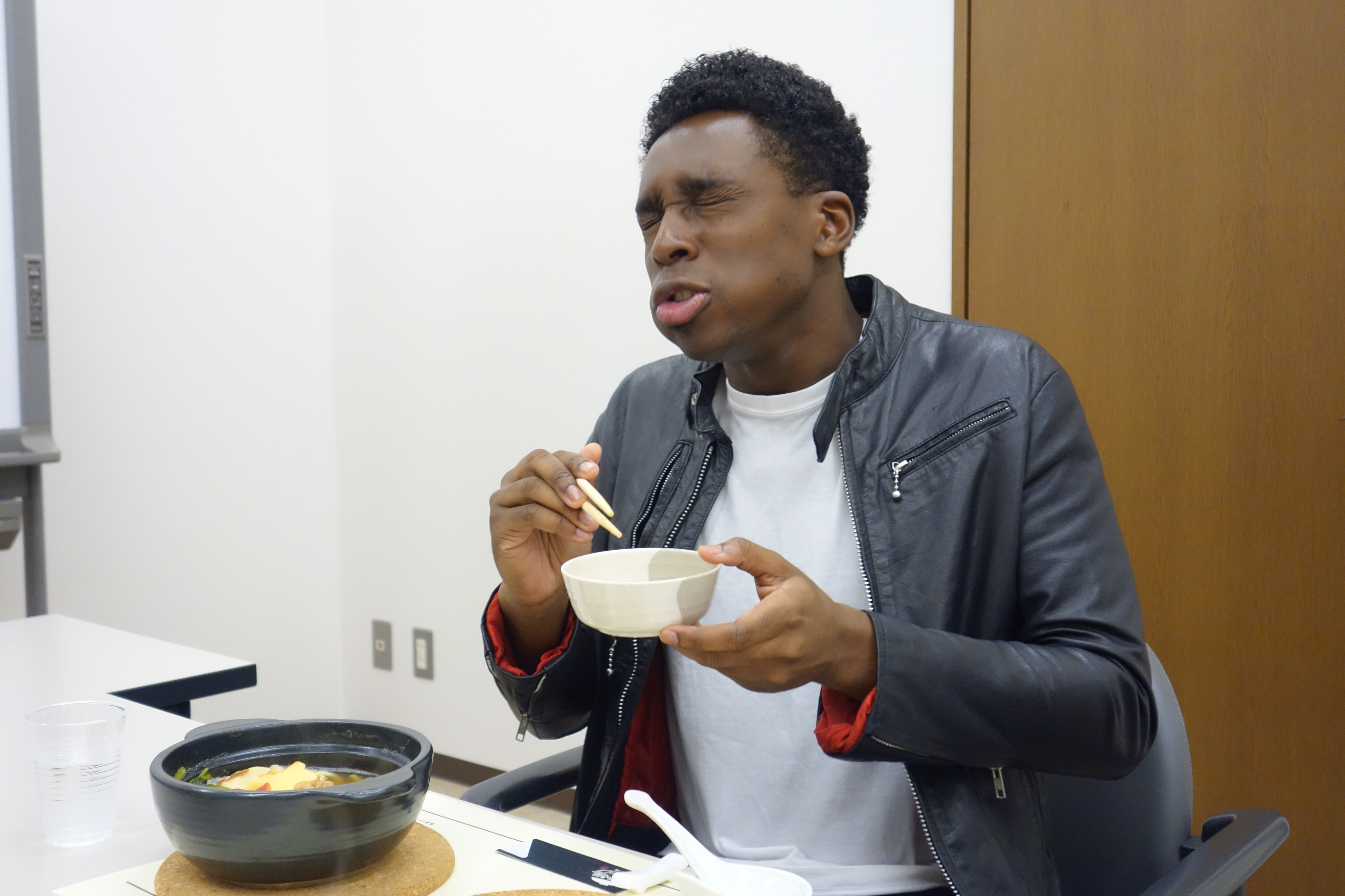 コーラ大好きでおなじみのアイクさんは実は美声の持ち主 バラエティ特番出演でひそかに話題に 2015年4月3日 エキサイトニュース