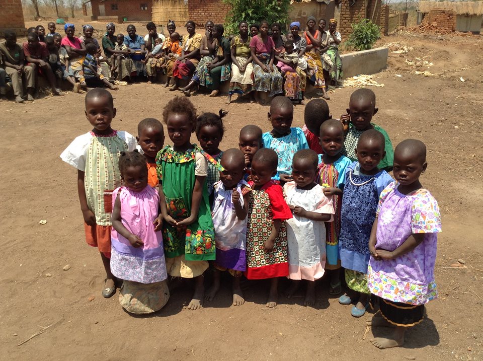 100歳のおばあちゃんが縫ったドレスの数は1000着以上 お手製ワンピースはアフリカなどの少女たちのもとへ 15年6月18日 エキサイトニュース