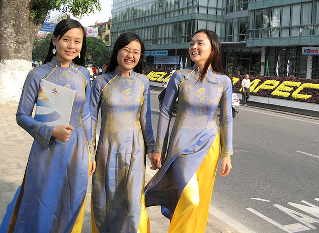 調査結果 日本男性が好きなアジア民族衣装はチャイナ服 じゃなくて アオザイ ベトナムの最強衣装 アオザイ と判明 15年10月22日 エキサイトニュース