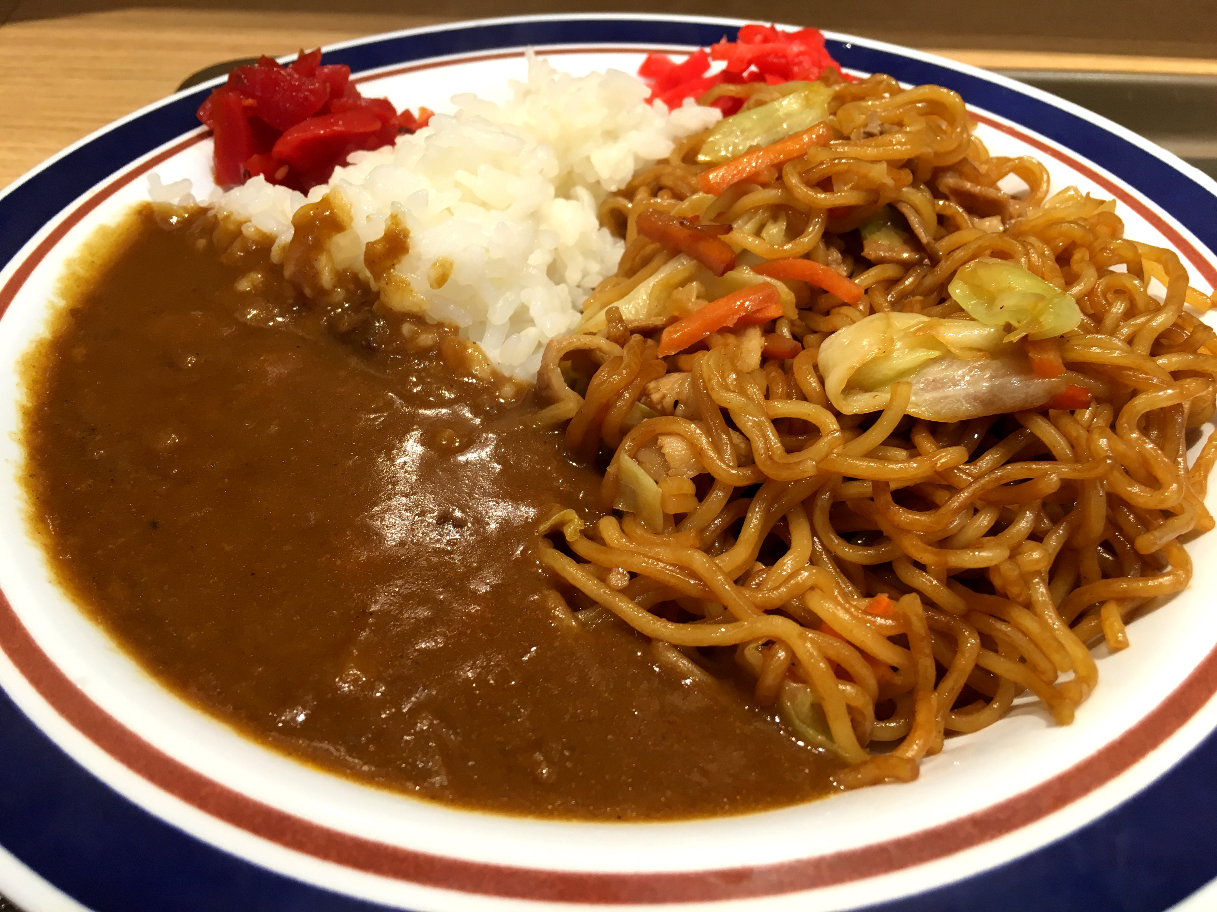 立ちそば放浪記 コスパ抜群 富士そばの新メニュー 焼きそばカレー 550円 が掟破りすぎて笑った 東京 富士そば 代々木店 16年4月5日 エキサイトニュース