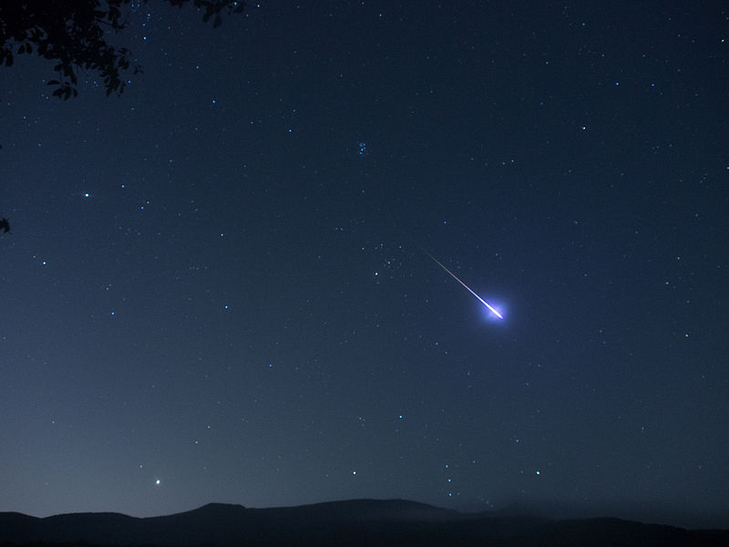 流れ星速報 本日8 12は ペルセウス座流星群 がピーク 今年は大変な好条件 2分間に1個は見えちゃうかも 21時 に空を見てみよう 16年8月12日 エキサイトニュース