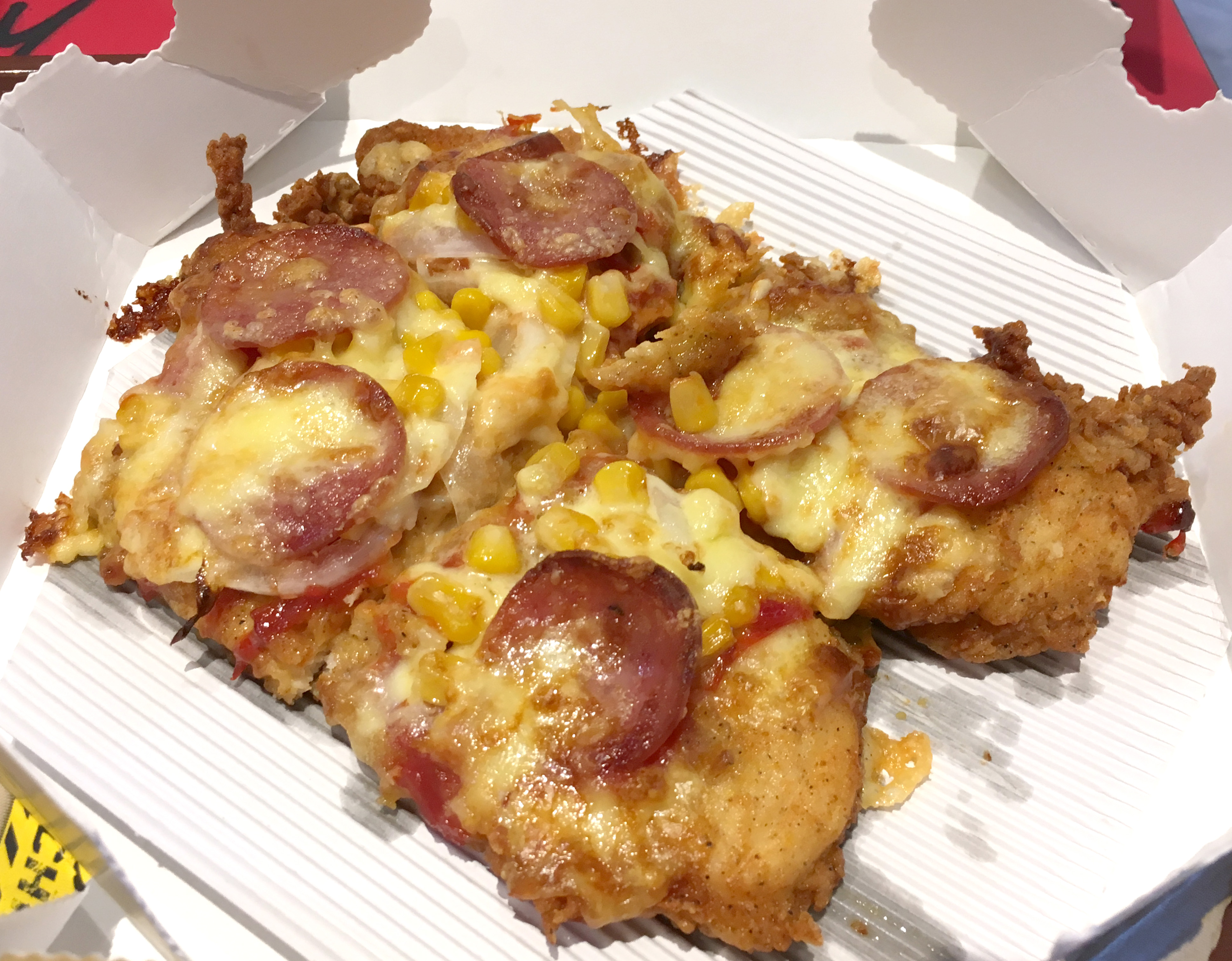 今日発売 フライドチキンをピザ化したkfcの新商品 Chizza を食べてみた カロリーで殴られる気分 16年11月1日 エキサイトニュース 2 2