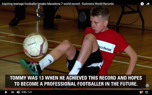 衝撃動画 13歳サッカー少年の妙技 マラドーナ7 がスゴすぎ 圧巻のリフティング技術でギネス世界記録を樹立 17年4月27日 エキサイトニュース