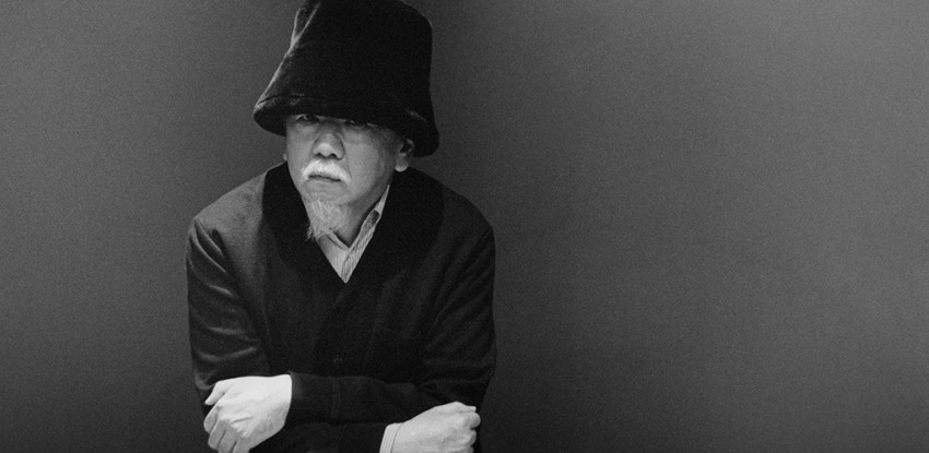 小西康陽が語る、自分の曲を自分で歌う意味「OKと思えるのに40年