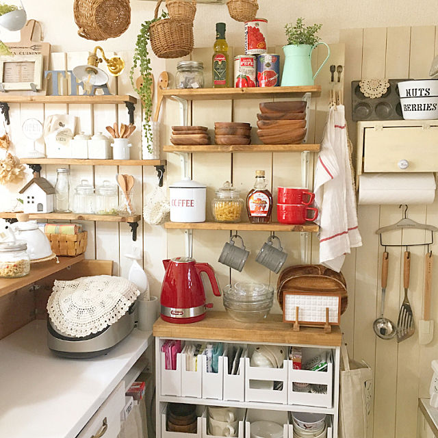 見た目も機能性も手に入れる 厳選カントリーキッチン実例 ローリエプレス