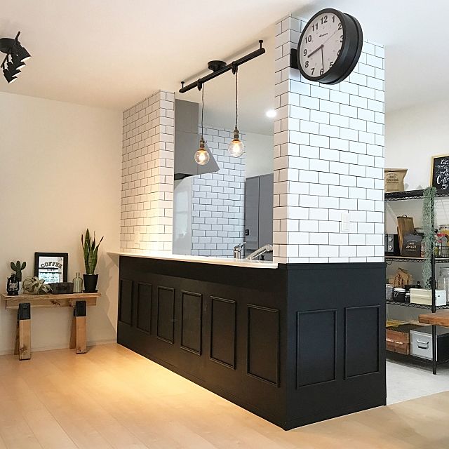 壁を飾ろう ワンランク上のインテリアが完成する腰壁diy ローリエプレス