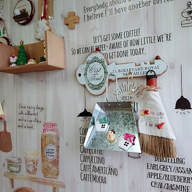 手軽でうれしい セリアのウォールステッカーで壁アレンジ ローリエプレス