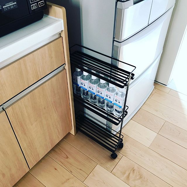 ペットボトルのストックどうしてる キッチン収納の実例集 ローリエプレス