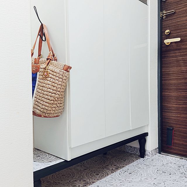 小さなスペースも無駄にしない 玄関の隙間収納アイデア ローリエプレス