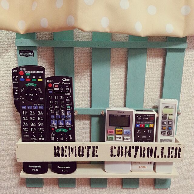 探すストレスなくしましょ 暮らしに合わせたリモコン収納 ローリエプレス