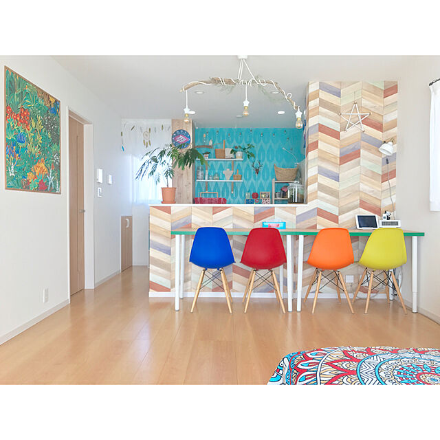 明るい空間で気分も上がる 色を楽しむカラフルインテリア ローリエプレス