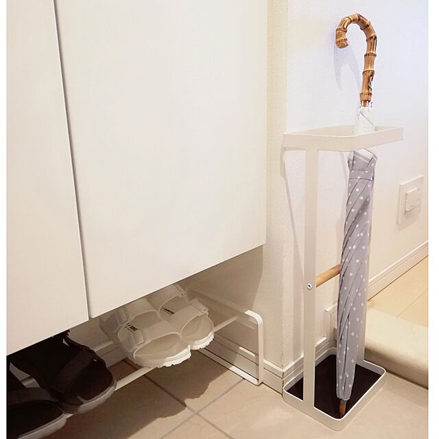 雨の日のわずらわしさを解消する 濡れた傘や雨具の一時置き場が便利です ローリエプレス