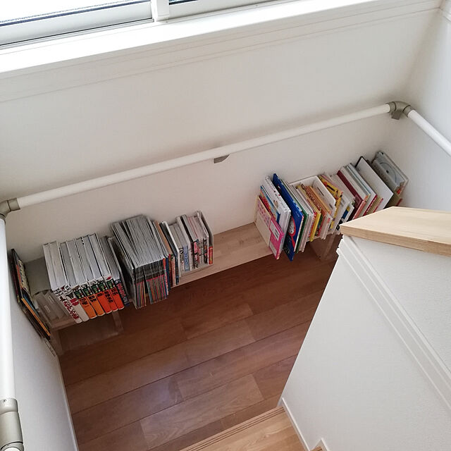 階段をもっと楽しい空間に 蹴込み板 壁のリメイクとdiyアイデア ローリエプレス