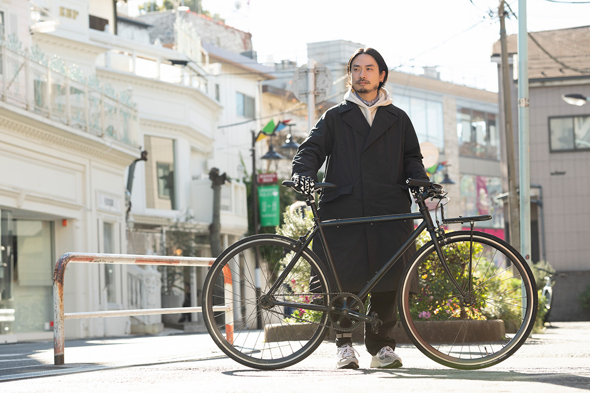 自転車はファッションの一部 だから洋服に合わせて 真っ黒カスタム を楽しんでいます みんなの自転車 21年1月22日 エキサイトニュース