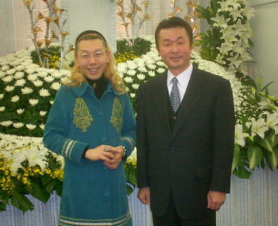 假屋崎氏デザインの生花祭壇を展示 ビューティ花壇注目を浴びる 09年3月10日 エキサイトニュース