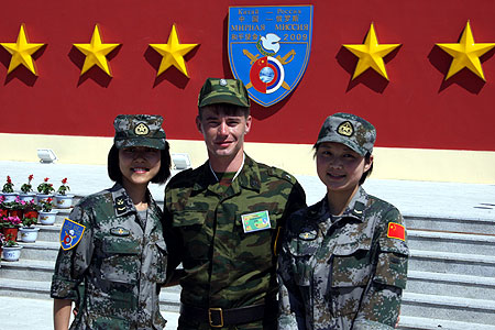 ロシアのイケメン兵士と中国美女兵士－合同軍事演習で