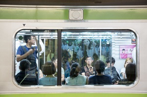 日本人がエレベーターや電車内で 黙ってしまう のはなぜなのか 中国メディア 2019年7月10日 エキサイトニュース