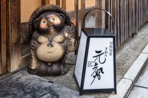 日本の居酒屋の店頭でよく見かける「タヌキ」、あれは何なのか＝中国