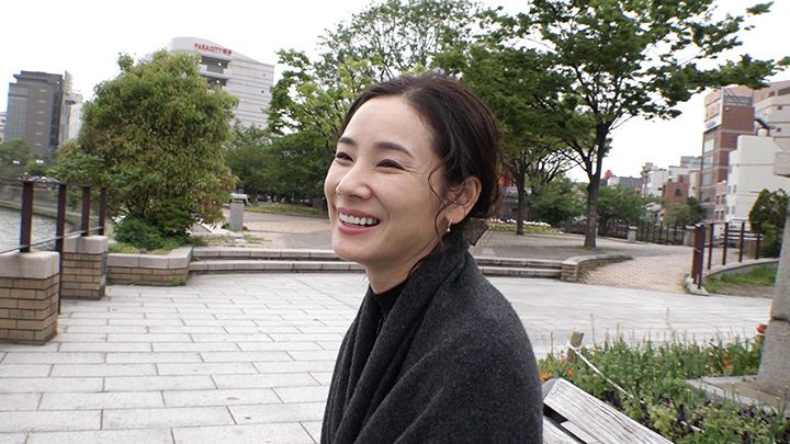 驚き 女優の吉田羊が毎日していることは 靴下4枚と感謝帳 その理由は ローリエプレス