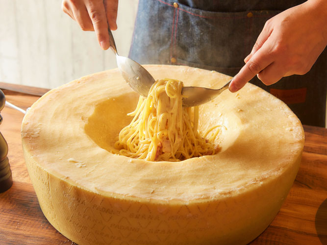 チーズ好き集まれ 毎週火曜はチーズデー この日限定の 究極のチーズ料理 って ローリエプレス