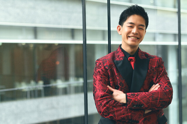 秋元康がプロデュースする昭和歌謡男性グループ「SHOW-WA」メンバー  