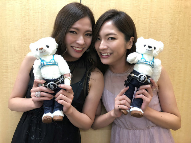 ３０年間ずっと一緒でも性格は対照的 双子ファッションモデルの ひうら姉妹 の驚愕テレパシー 突然泣きだした私に先生が 18年8月日 エキサイトニュース