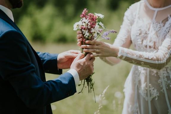 結婚式準備で彼にイラっ 結婚したくないの やる気がない彼の行動とその理由 ローリエプレス 結婚式準備で彼にイラっ 結婚したくないの やる気がない彼の行動とその理由 ローリエプレス