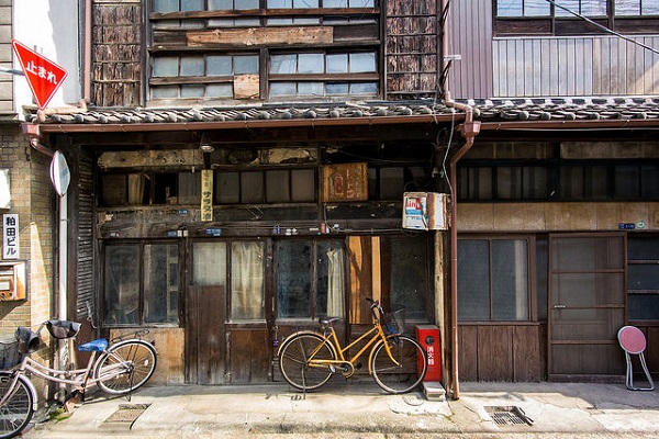 地区 西成 あいりん 大阪市民も足を踏み入れない、ドヤ街・西成区「あいりん地区」で2日間過ごしてみた