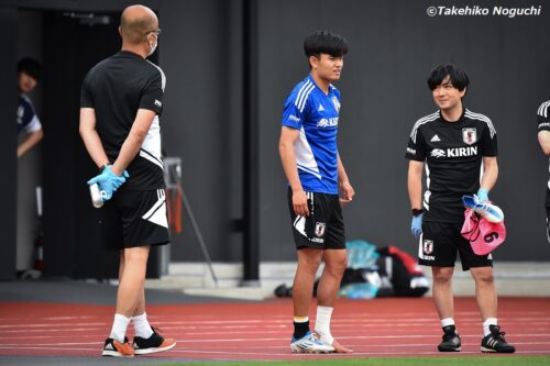 日本代表合宿初日は25名で開始 うち7名別メニュー 久保が練習中に左足首負傷で切り上げ 22年5月30日 エキサイトニュース