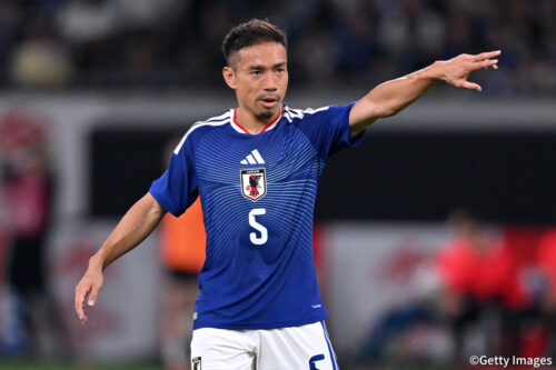 長友佑都　サイン入日本代表ユニフォーム　ワールドカップ予選パッチ付 5度目のW杯となる長友佑都はレジェンドの仲間入り、今大会6名のみの