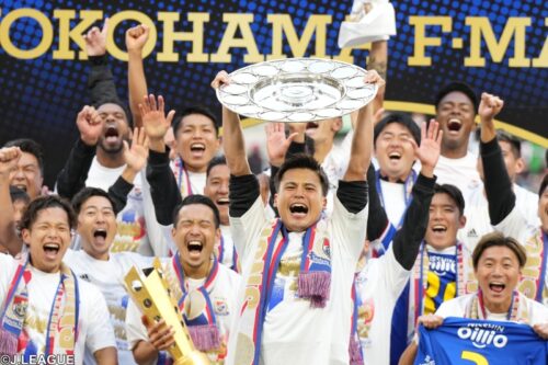 優勝の重みを感じながら シャーレ掲げた宮市亮 自分の思いをみんなが背負ってくれて 22年11月5日 エキサイトニュース