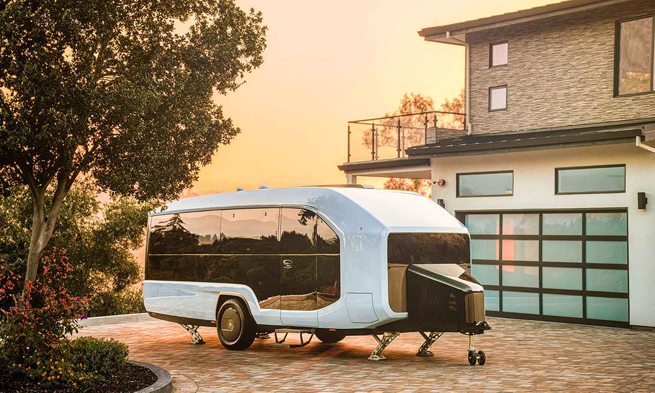 こいつ…動くぞ！けん引車なしで自走するEVキャンピングトレーラー 連結 