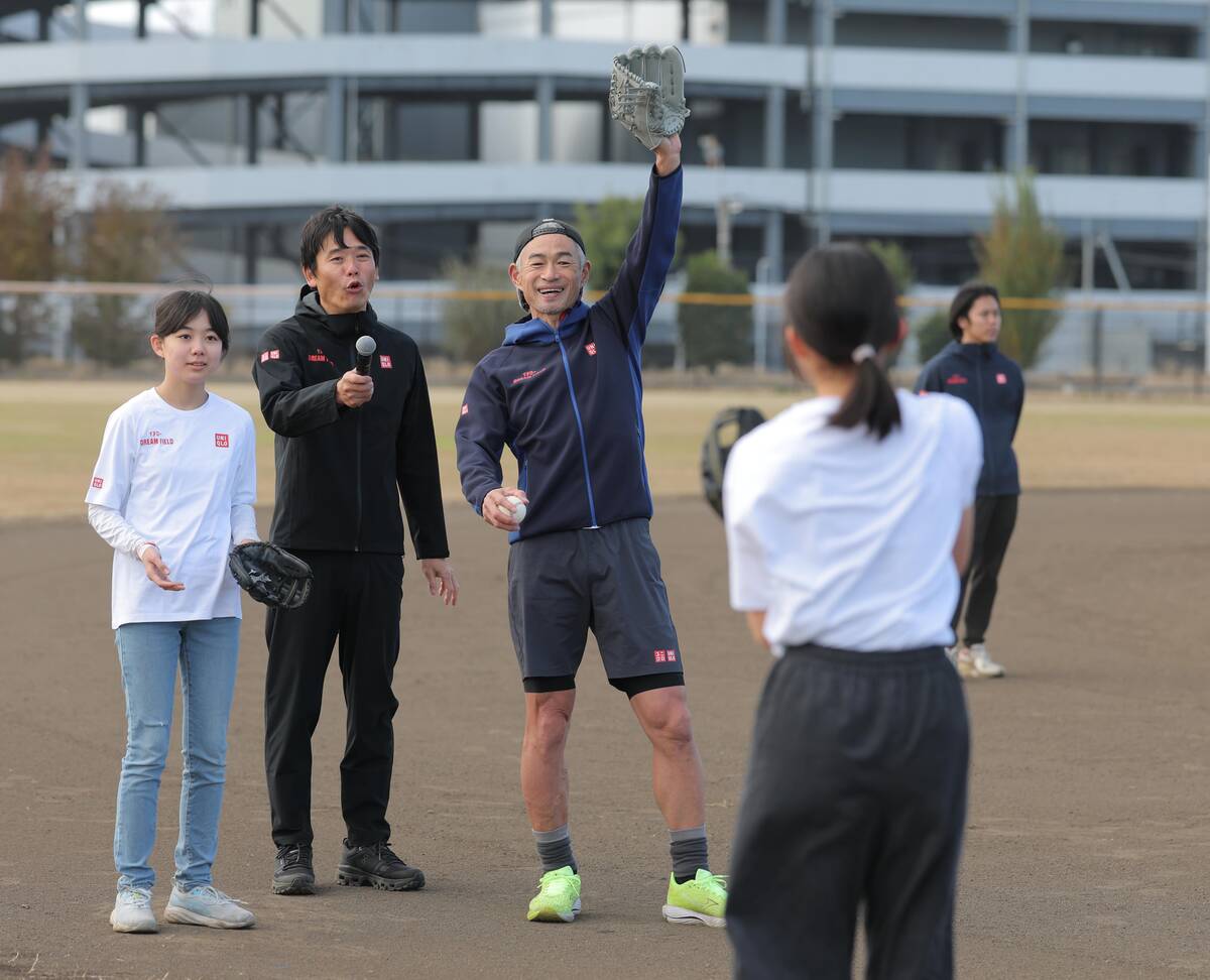 イチロー氏、気温10度も短パン姿で“野球教室”「寒いから元気よく