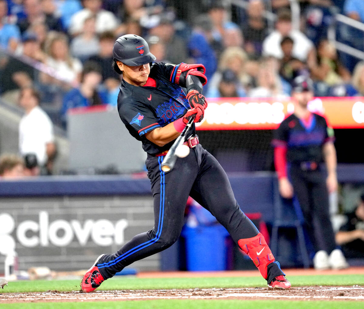 岡本和真が日本人トップタイ31号 確信歩きの一発で村上に並んだ