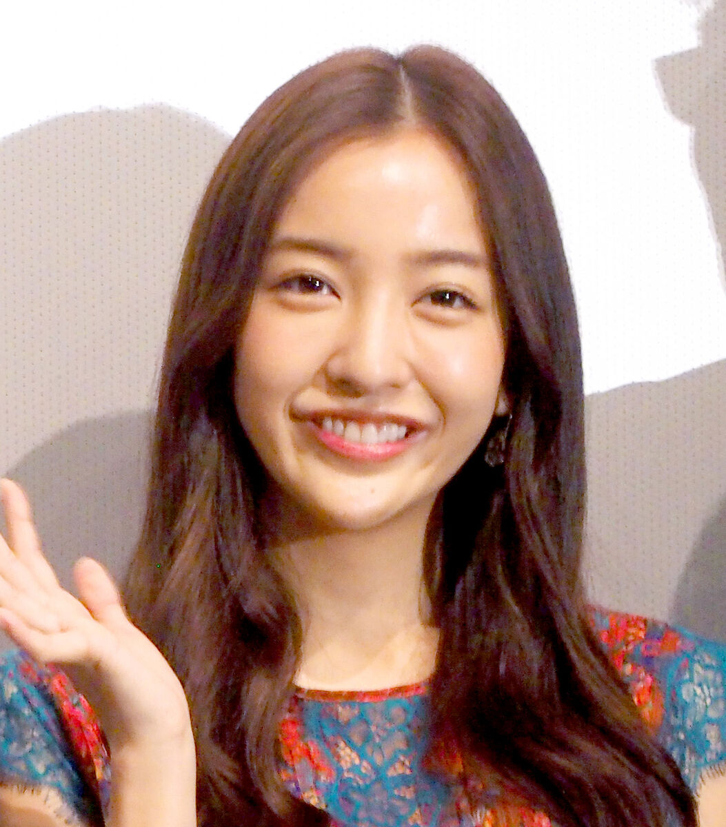 板野友美 赤ちゃんのコスプレ顔出しショット公開 美人過ぎて衝撃 お顔立ちが優秀すぎ 21年11月1日 エキサイトニュース