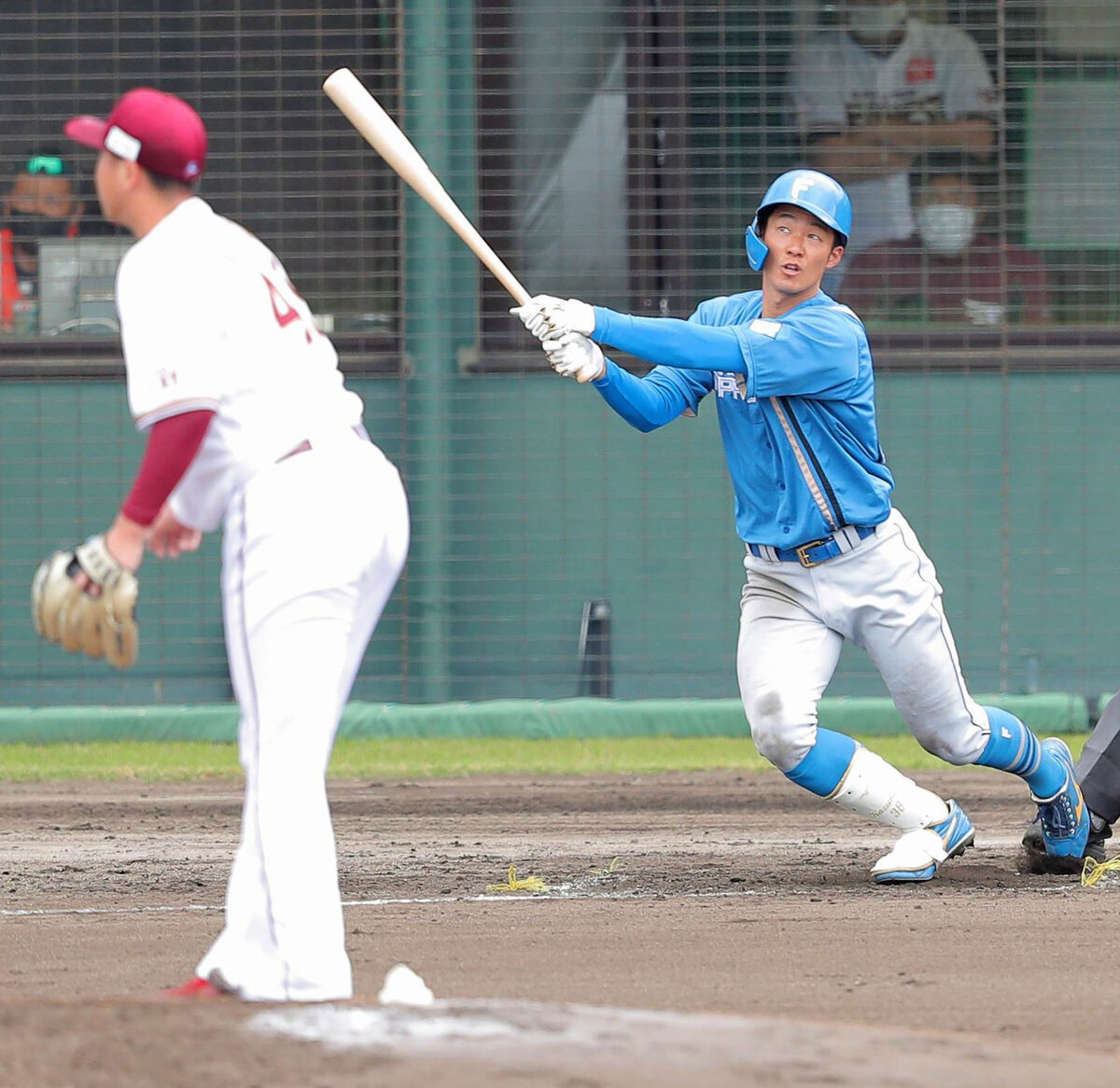 新生活 石井一成選手 背番号ステッカー+缶バッジ sushitai.com.mx