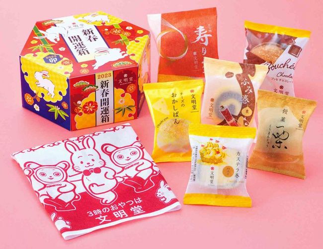 文明堂の福袋「新春開運箱」2023予約販売、ウサギと踊る“ネコみたいな