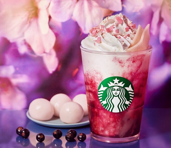 スタバ Sakuraシリーズ22 第2弾 さくらカシス ストロベリー白玉フラペチーノ 発売 幻想的な夜桜 イメージ スターバックス 22年2月22日 エキサイトニュース スタバ Sakuraシリーズ22 第2弾 さくらカシス ストロベリー白玉フラペチーノ 発売 幻想的な夜桜 イメージ スターバックス 22年2月22日 エキサイトニュース