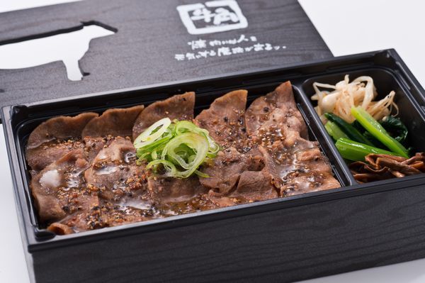 牛角 黒胡椒だれ牛タン弁当 黒毛和牛カルビ弁当 黒毛和牛みすじ弁当 テイクアウト デリバリー限定発売 プチ贅沢なおうち時間を 年6月5日 エキサイトニュース