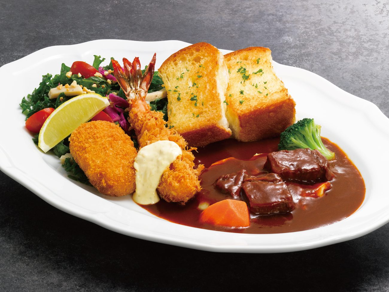 ロイヤルホスト、55周年前にグランドメニュー刷新 ビーフシチューや海老フライ復活、価格改定も