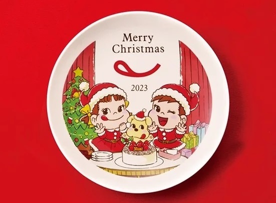 不二家クリスマスケーキ2023順次発売、特典「クリスマスプレート」は、新しいロゴマークの下でペコちゃん、ポコちゃん、ドッグがお祝い  (2023年10月19日) - エキサイトニュース