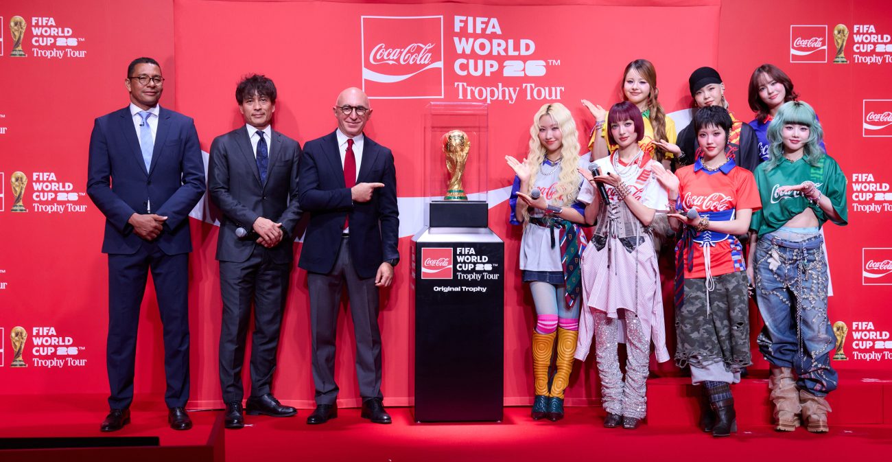 ワールドカップトロフィーを日本で披露、コカ・コーラ主催 JFA宮本会長