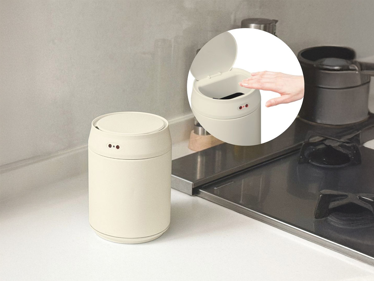手をかざせばフタがパッと開く！最新ゴミ箱「オートセンサー