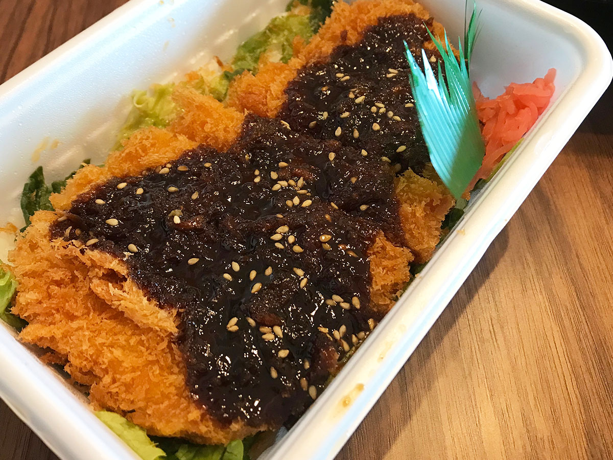 デカくて旨い ドデカツ がウマすぎる ほっともっとで話題の ビッグチキンカツ 弁当 カレーを食べ比べてみた 22年8月9日 エキサイトニュース