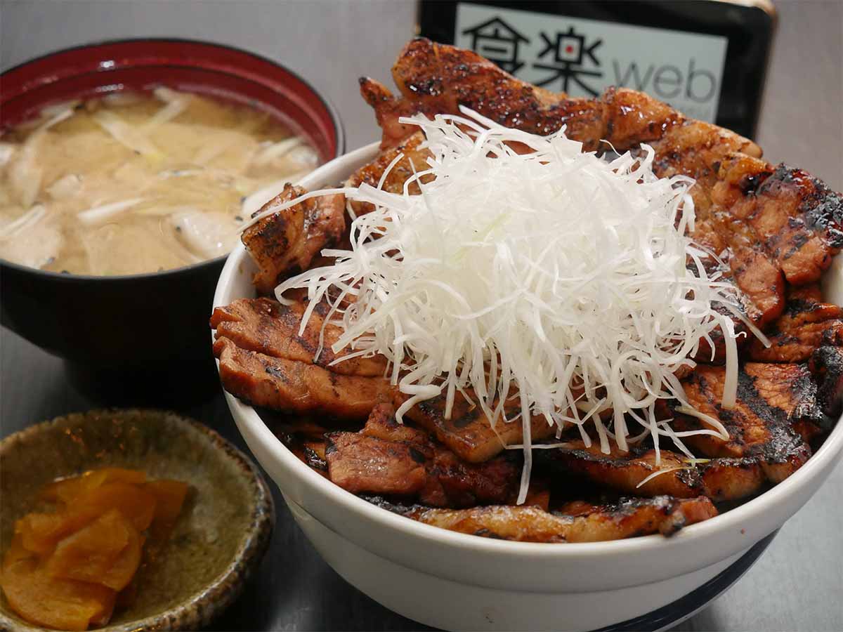 まさかのトータル1kg超え！ 『十勝豚丼なまらうまいっしょ』で超デカ