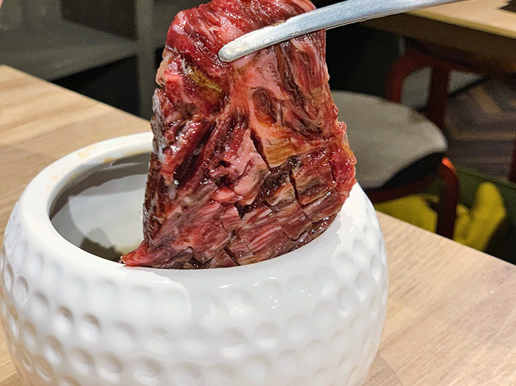 ゴルフ焼肉 ゴルフや野球のイベントがある焼肉店・ 新橋『焼肉美酒NIKUZUKI』に