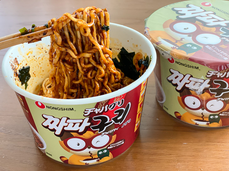 日本初上陸！ 映画『パラサイト』で大ヒットした韓国麺「チャパグリ」のカップ麺を食べてみた (2020年10月11日) - エキサイトニュース